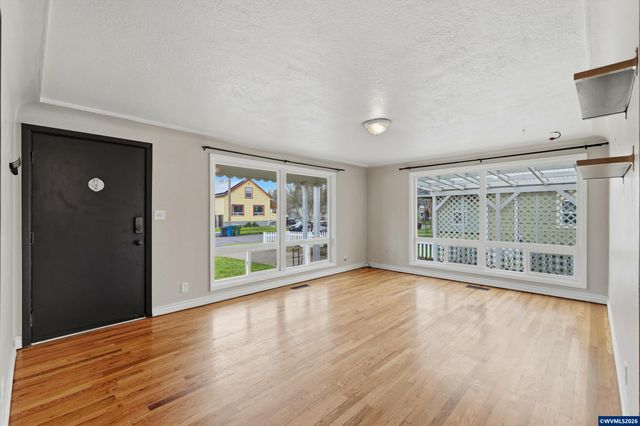 1860 Capitol St SE, Salem, OR 97302