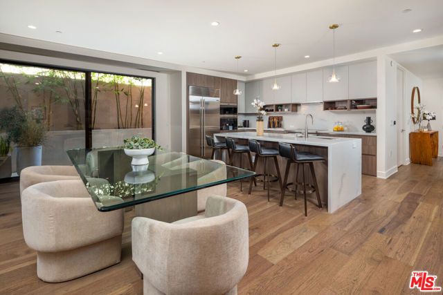 725 N Croft Avenue 304, Los Angeles, CA 90069