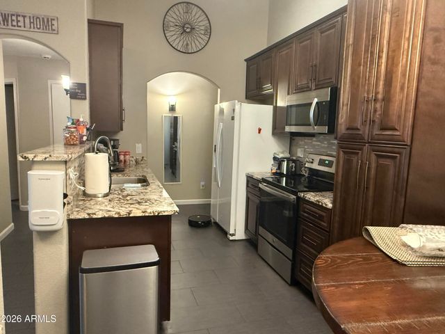 2058 S VOYAGER Drive, Gilbert, AZ 85295