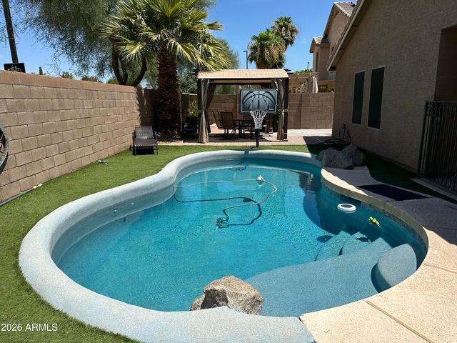 2058 S VOYAGER Drive, Gilbert, AZ 85295