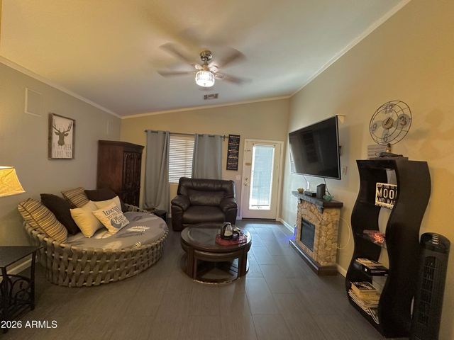 2058 S VOYAGER Drive, Gilbert, AZ 85295
