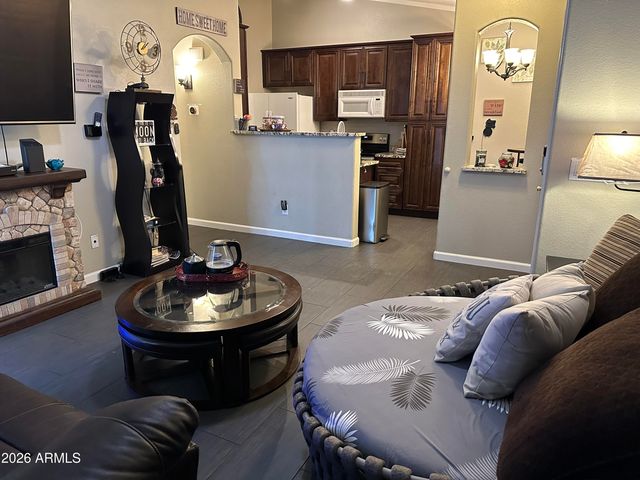 2058 S VOYAGER Drive, Gilbert, AZ 85295