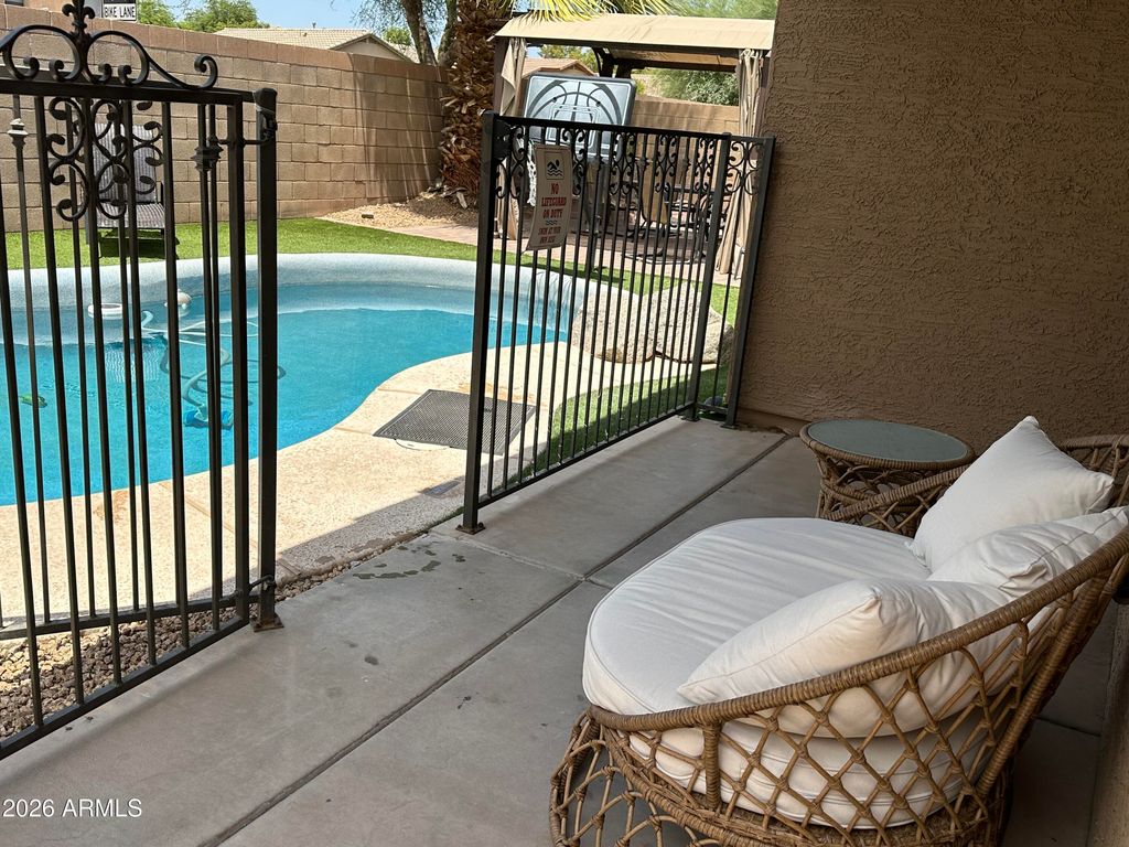 2058 S VOYAGER Drive, Gilbert, AZ 85295