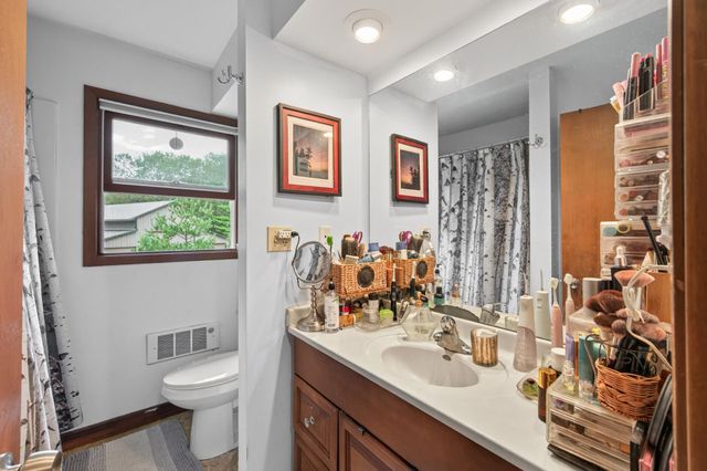 2900 Itasca Avenue S, Saint Mary's Point, MN 55043