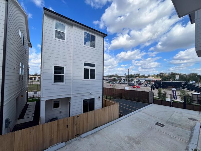 303 Marcella Street F, Houston, TX 77091