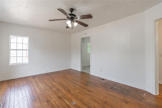 514 E Rickenbacker Drive, Midwest City, OK 73110
