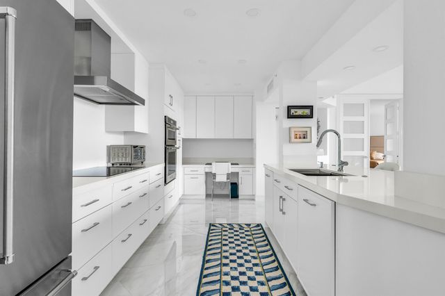 100 SE 5th Avenue 302, Boca Raton, FL 33432