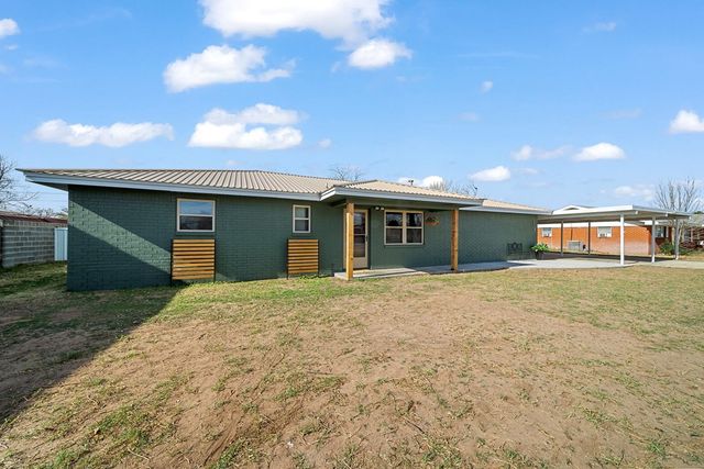 17 Meadowbrook Dr, Big Spring, TX 79511