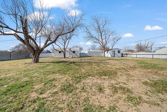 17 Meadowbrook Dr, Big Spring, TX 79511