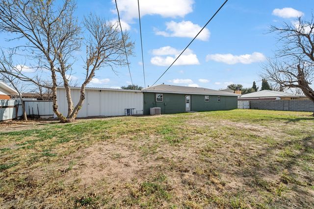 17 Meadowbrook Dr, Big Spring, TX 79511