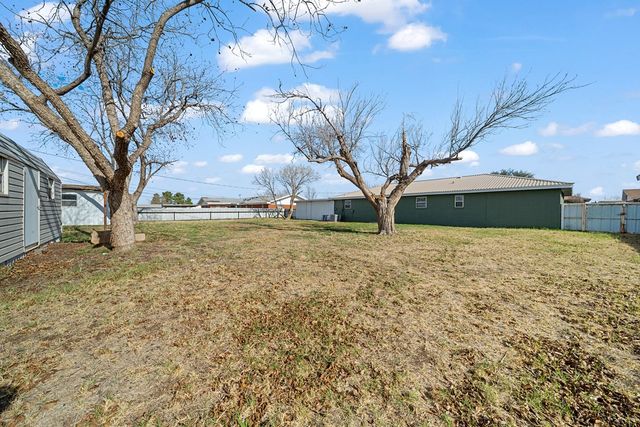 17 Meadowbrook Dr, Big Spring, TX 79511