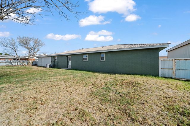 17 Meadowbrook Dr, Big Spring, TX 79511