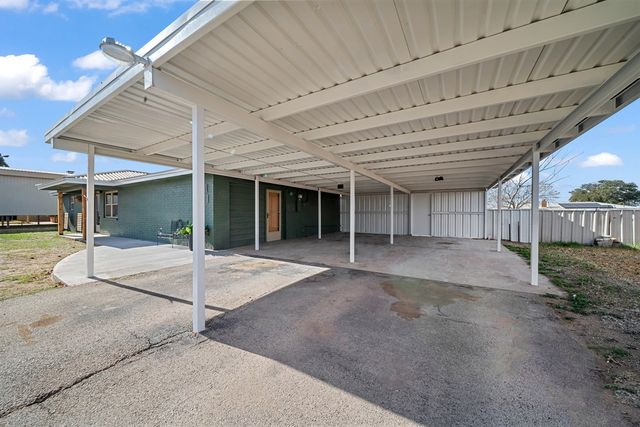 17 Meadowbrook Dr, Big Spring, TX 79511