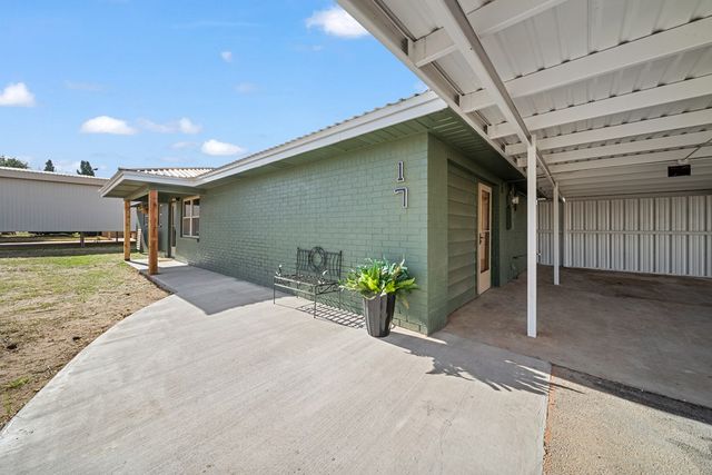 17 Meadowbrook Dr, Big Spring, TX 79511