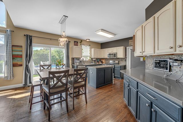 2316 Loop Road, Algonquin, IL 60102