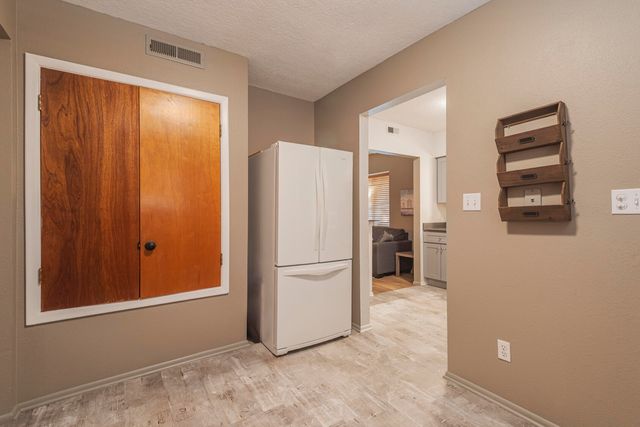 215 Carlisle Boulevard NE, Albuquerque, NM 87106