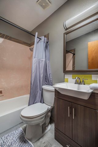 215 Carlisle Boulevard NE, Albuquerque, NM 87106