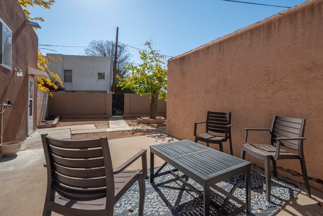 215 Carlisle Boulevard NE, Albuquerque, NM 87106