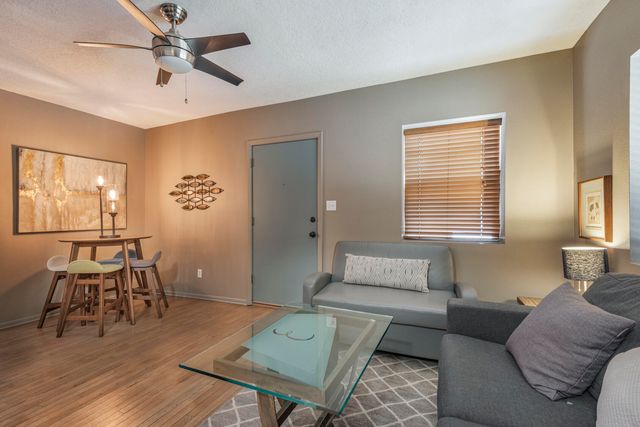 215 Carlisle Boulevard NE, Albuquerque, NM 87106