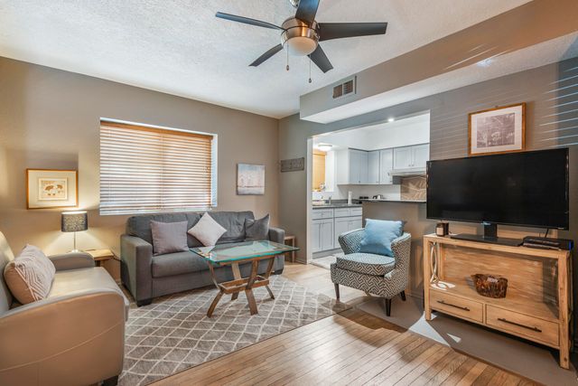 215 Carlisle Boulevard NE, Albuquerque, NM 87106