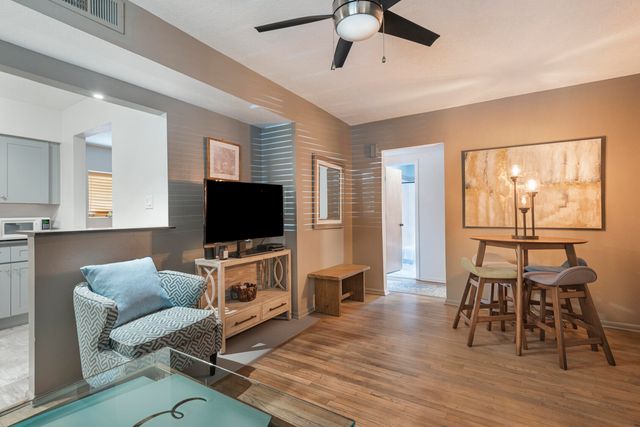 215 Carlisle Boulevard NE, Albuquerque, NM 87106