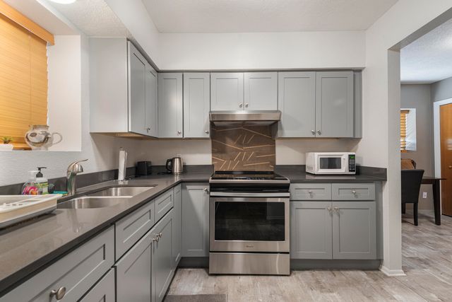 215 Carlisle Boulevard NE, Albuquerque, NM 87106