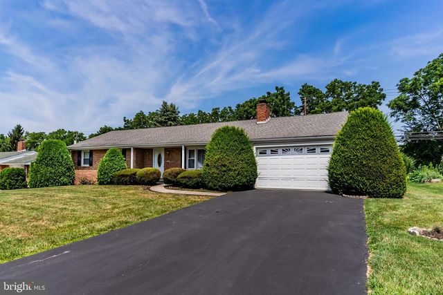 936 EMILY DR, Mechanicsburg, PA 17055