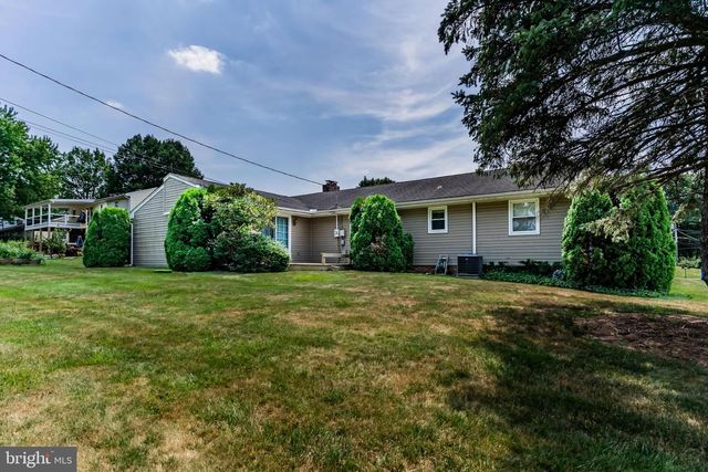 936 EMILY DR, Mechanicsburg, PA 17055