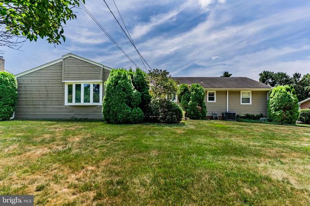 936 EMILY DR, Mechanicsburg, PA 17055