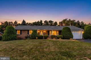 936 EMILY DR, Mechanicsburg, PA 17055