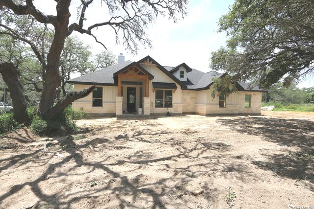 1114 HUMMINGBIRD LN, Adkins, TX 78101