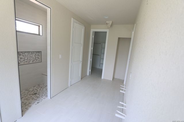1114 HUMMINGBIRD LN, Adkins, TX 78101