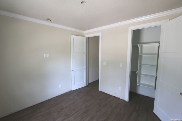 1114 HUMMINGBIRD LN, Adkins, TX 78101