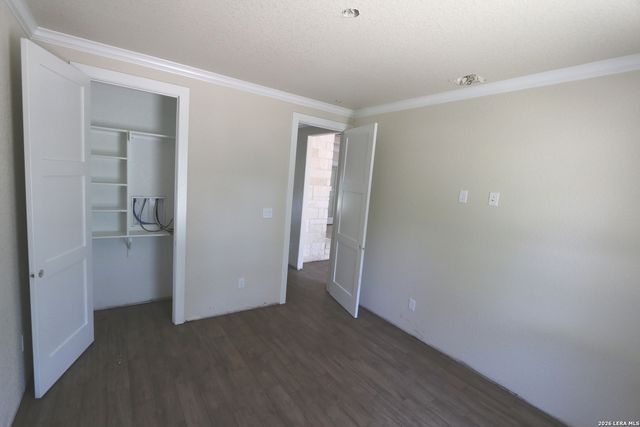 1114 HUMMINGBIRD LN, Adkins, TX 78101