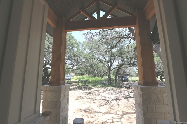 1114 HUMMINGBIRD LN, Adkins, TX 78101