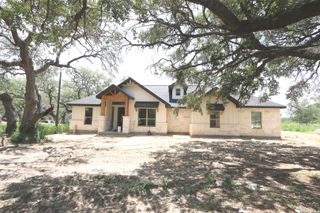 1114 HUMMINGBIRD LN, Adkins, TX 78101