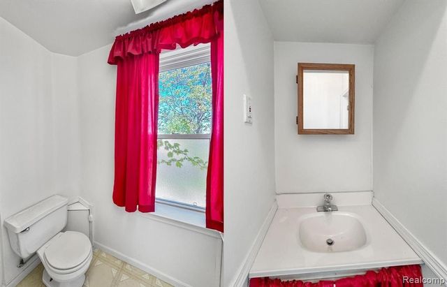 2935 Yemans Street, Hamtramck, MI 48212