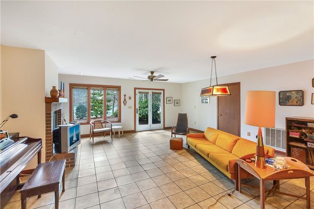 3 Wave Court, Salem, SC 29676