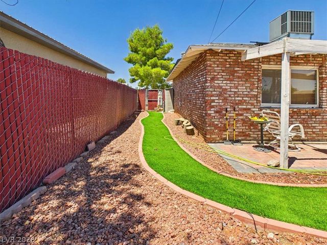 101 Comstock Street, Pahrump, NV 89048