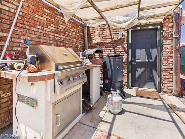 101 Comstock Street, Pahrump, NV 89048