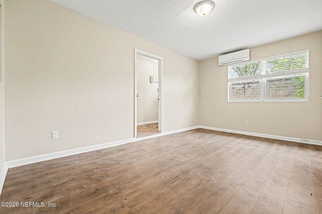 8061 DELAROCHE Drive, Jacksonville, FL 32210