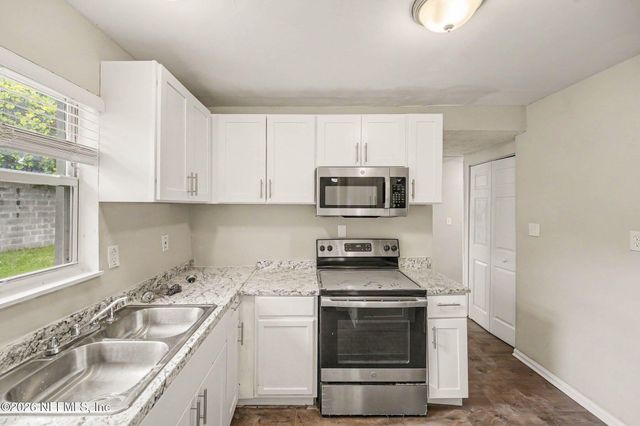 8061 DELAROCHE Drive, Jacksonville, FL 32210