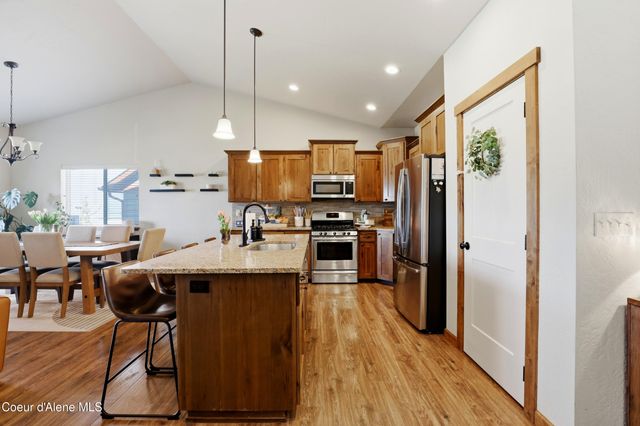 13421 N Shimmering CT, Rathdrum, ID 83858