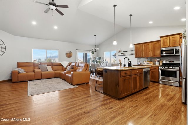 13421 N Shimmering CT, Rathdrum, ID 83858