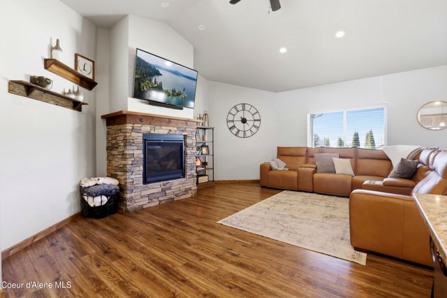 13421 N Shimmering CT, Rathdrum, ID 83858