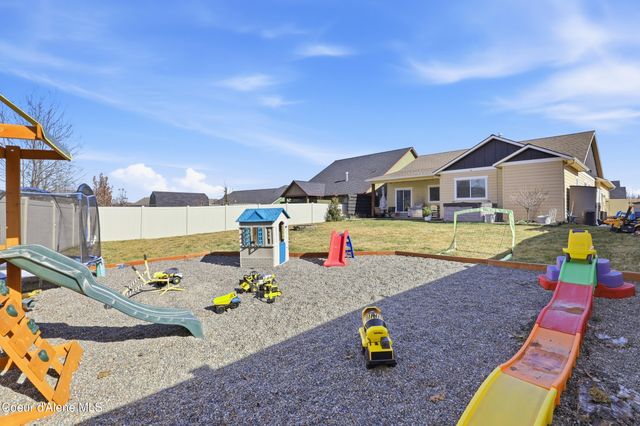 13421 N Shimmering CT, Rathdrum, ID 83858