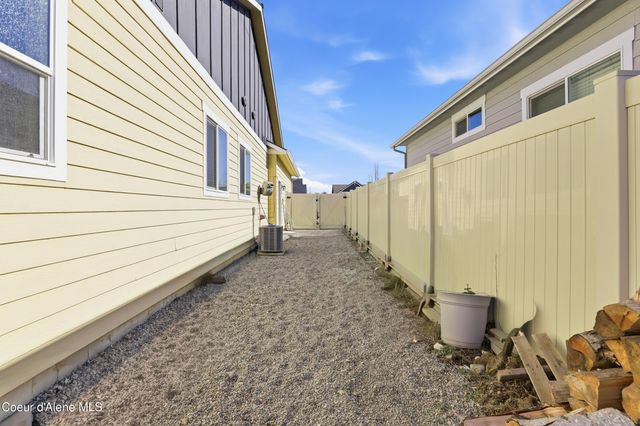 13421 N Shimmering CT, Rathdrum, ID 83858