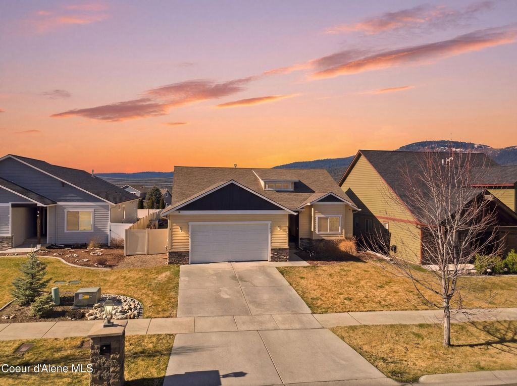 13421 N Shimmering CT, Rathdrum, ID 83858