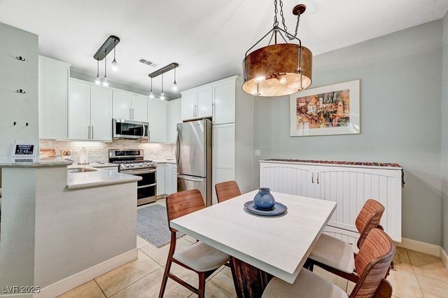 251 South Green Valley Parkway 2814, Henderson, NV 89012