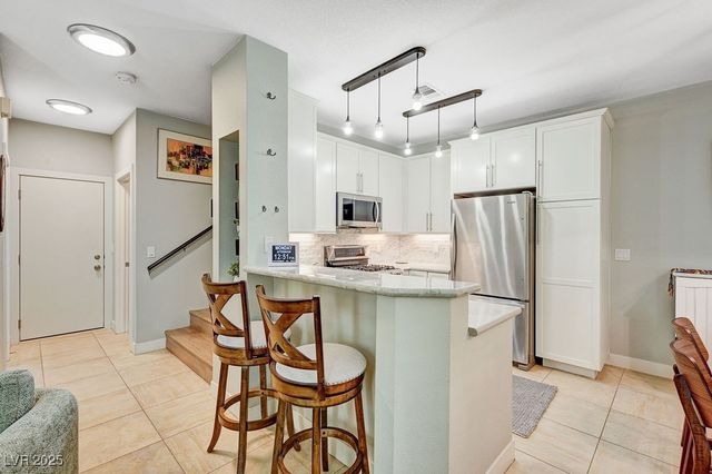 251 South Green Valley Parkway 2814, Henderson, NV 89012